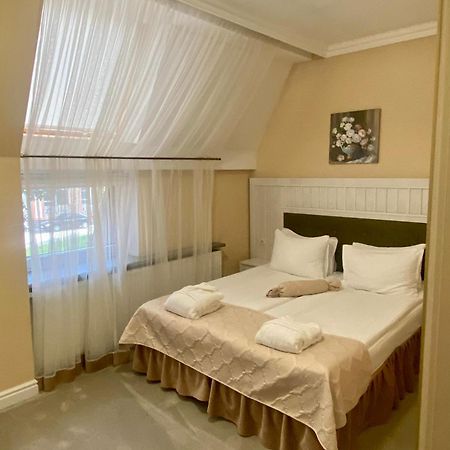 Boutique Hotel Deluxe Kamianets Podilskyi Bagian luar foto