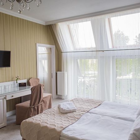 Boutique Hotel Deluxe Kamianets Podilskyi Bagian luar foto