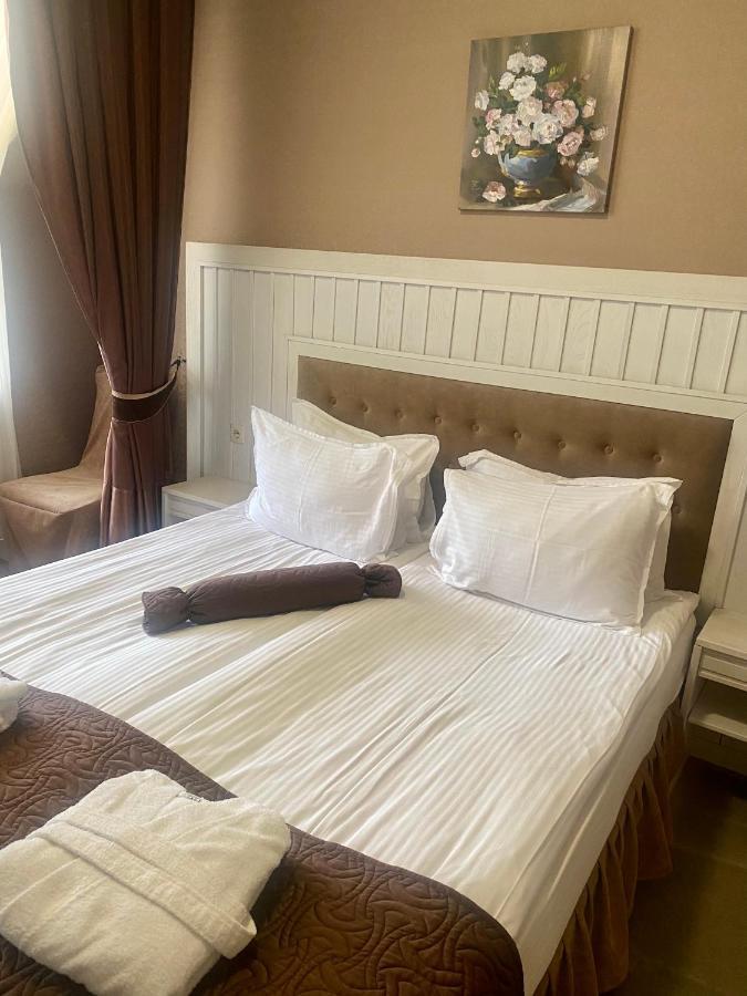 Boutique Hotel Deluxe Kamianets Podilskyi Bagian luar foto