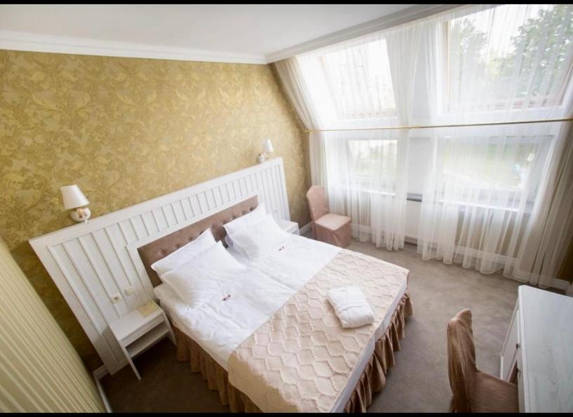 Boutique Hotel Deluxe Kamianets Podilskyi Bagian luar foto