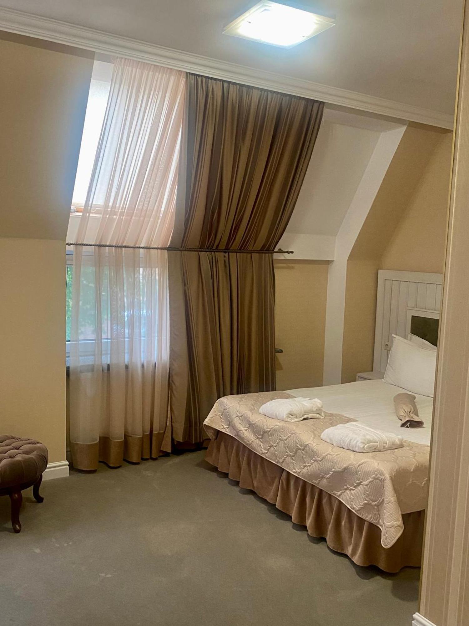 Boutique Hotel Deluxe Kamianets Podilskyi Bagian luar foto