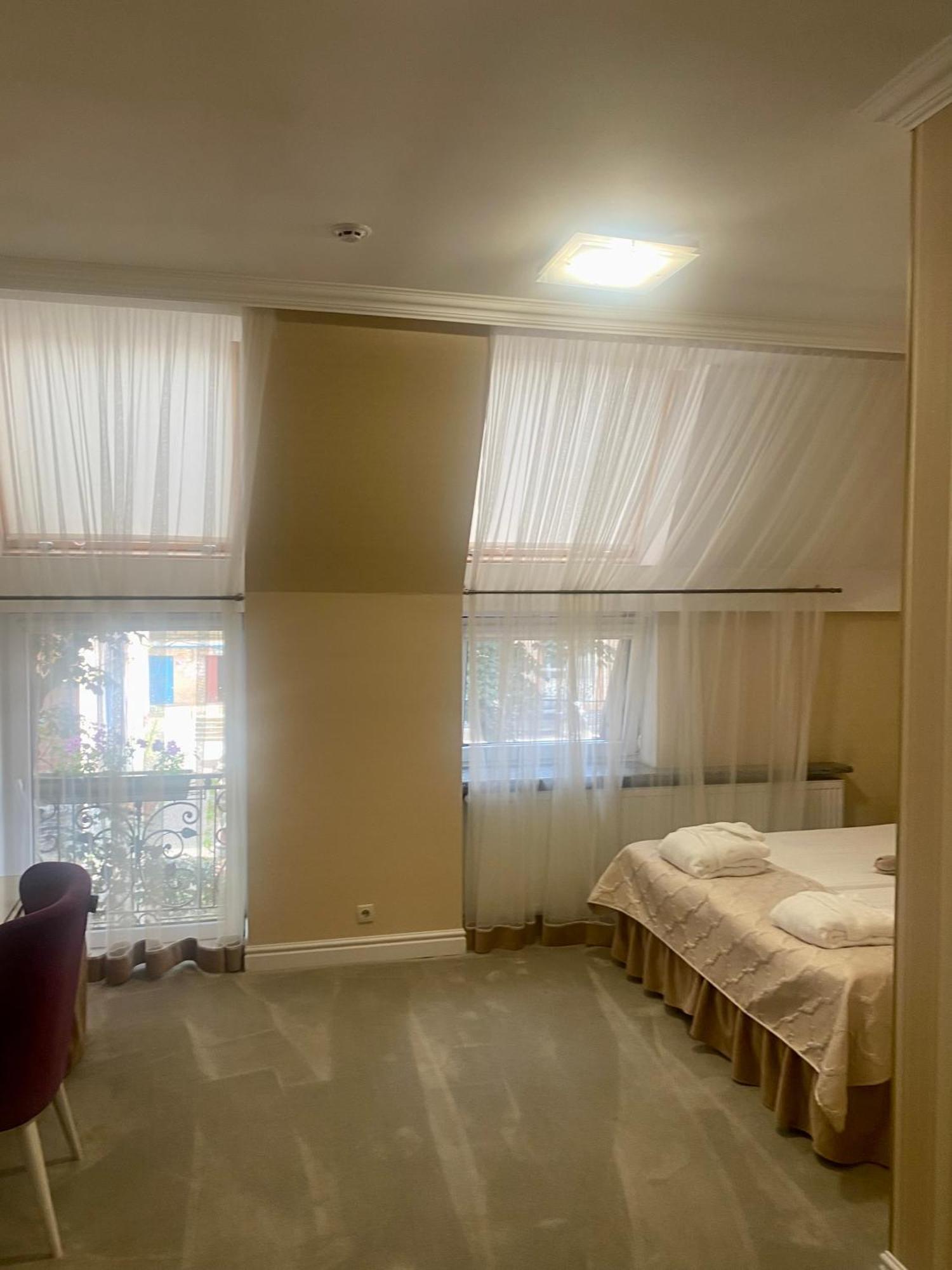 Boutique Hotel Deluxe Kamianets Podilskyi Bagian luar foto
