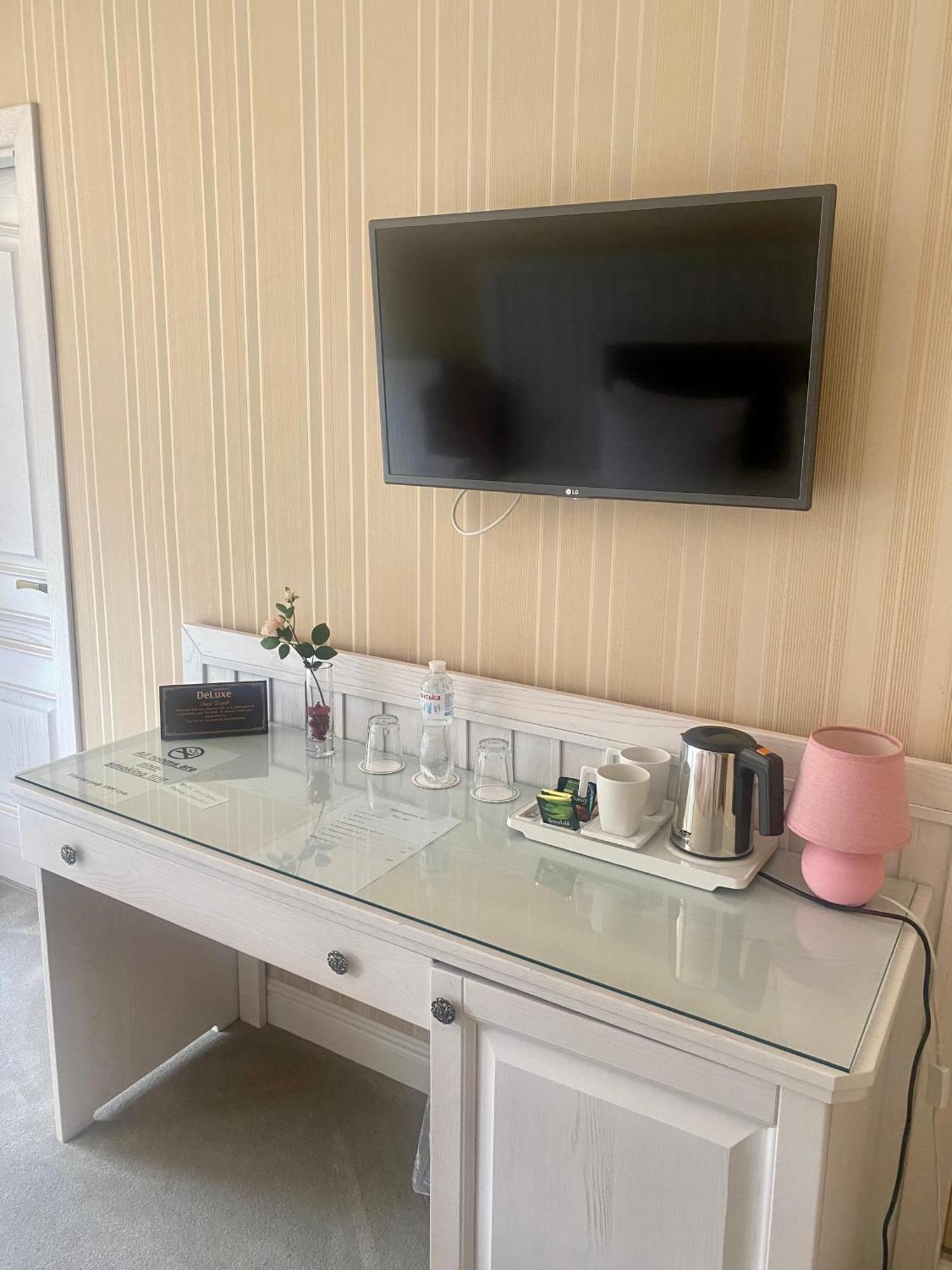 Boutique Hotel Deluxe Kamianets Podilskyi Bagian luar foto