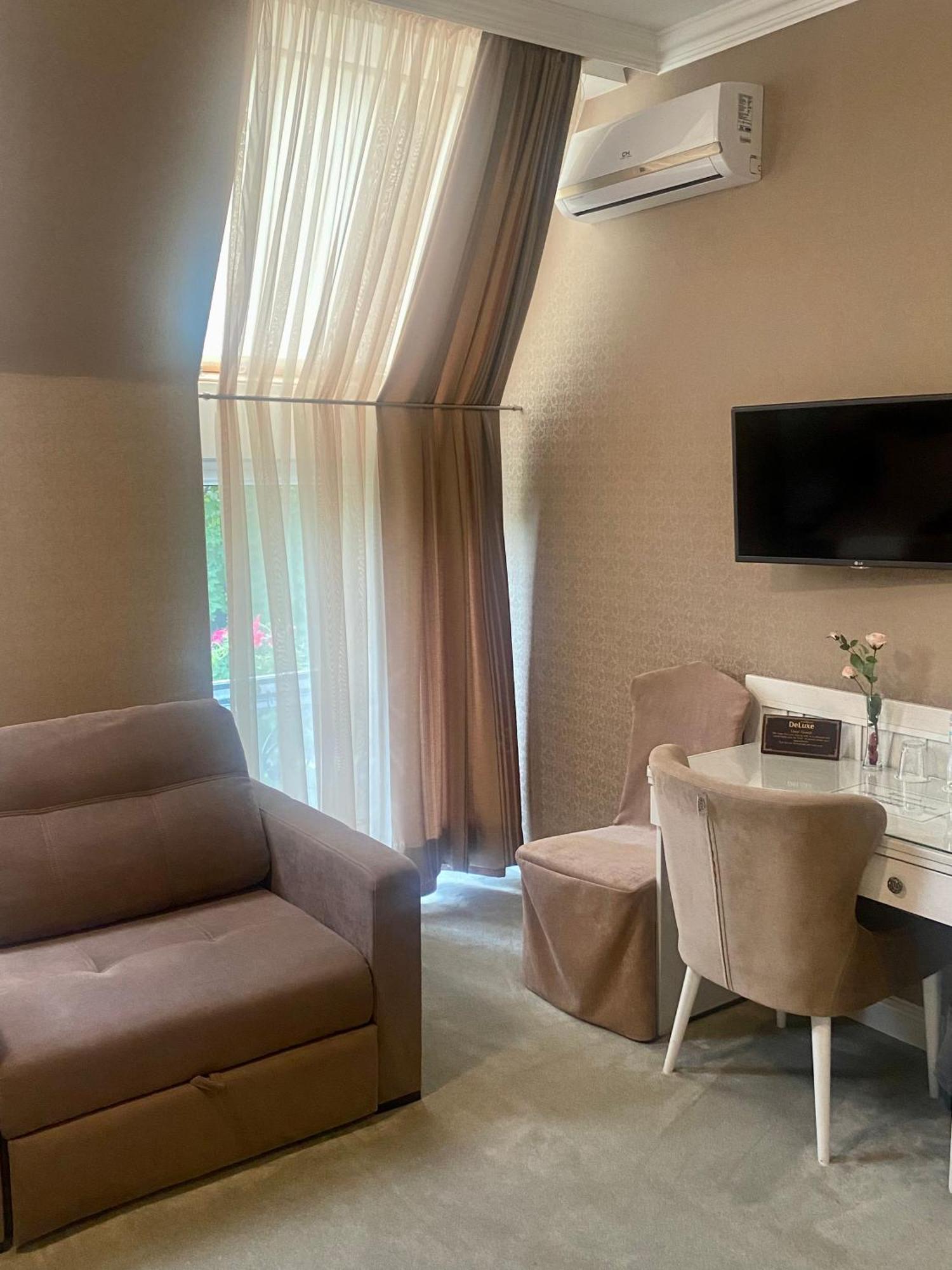 Boutique Hotel Deluxe Kamianets Podilskyi Bagian luar foto