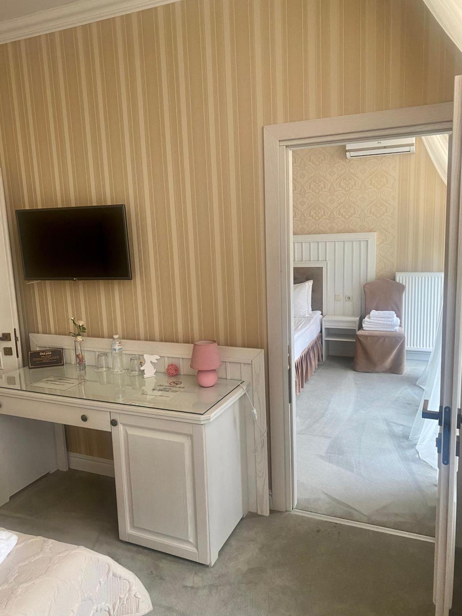 Boutique Hotel Deluxe Kamianets Podilskyi Bagian luar foto