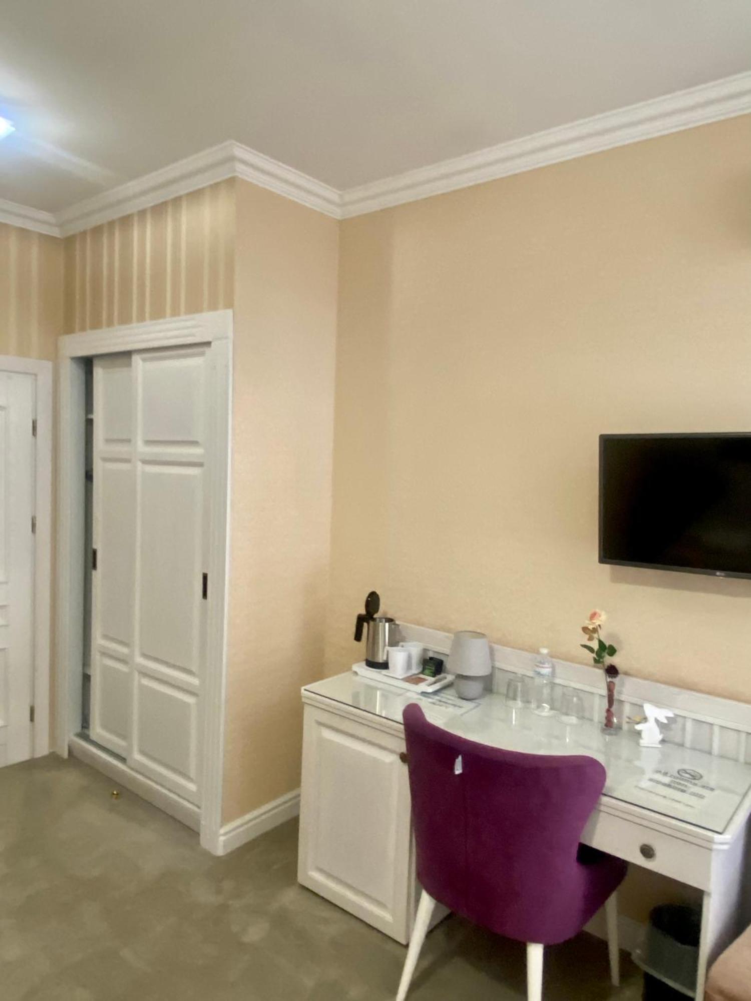 Boutique Hotel Deluxe Kamianets Podilskyi Bagian luar foto