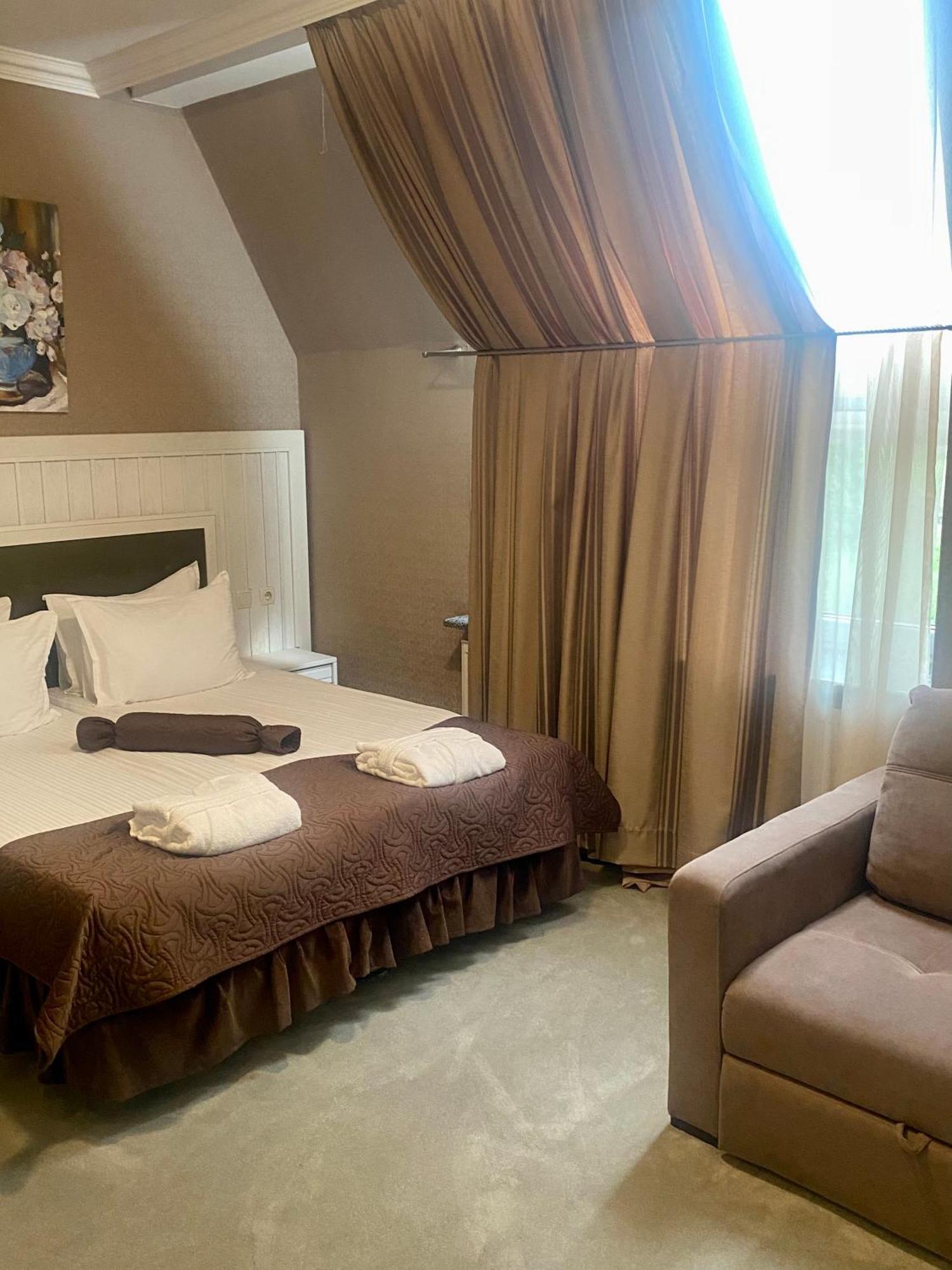 Boutique Hotel Deluxe Kamianets Podilskyi Bagian luar foto