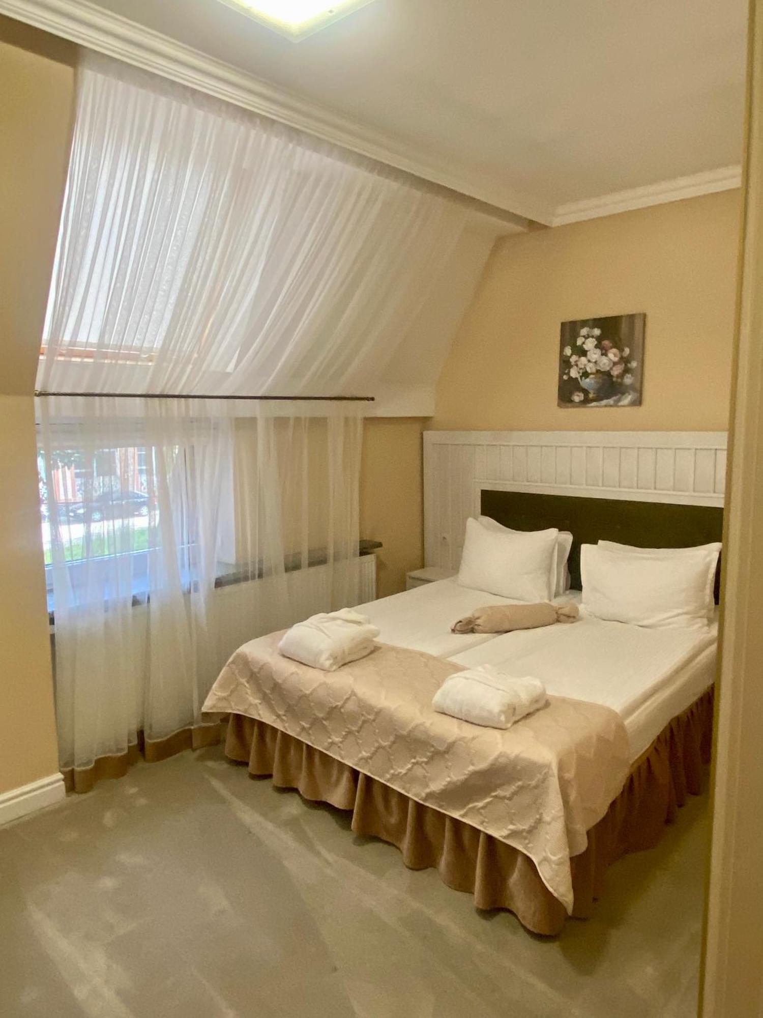 Boutique Hotel Deluxe Kamianets Podilskyi Bagian luar foto
