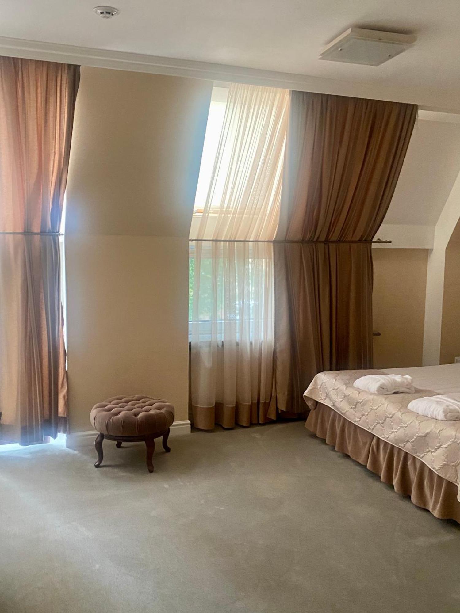 Boutique Hotel Deluxe Kamianets Podilskyi Bagian luar foto
