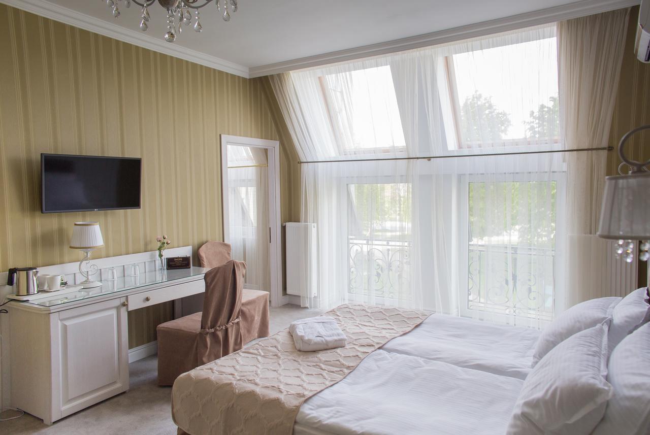 Boutique Hotel Deluxe Kamianets Podilskyi Bagian luar foto