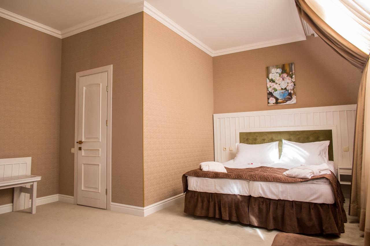 Boutique Hotel Deluxe Kamianets Podilskyi Bagian luar foto