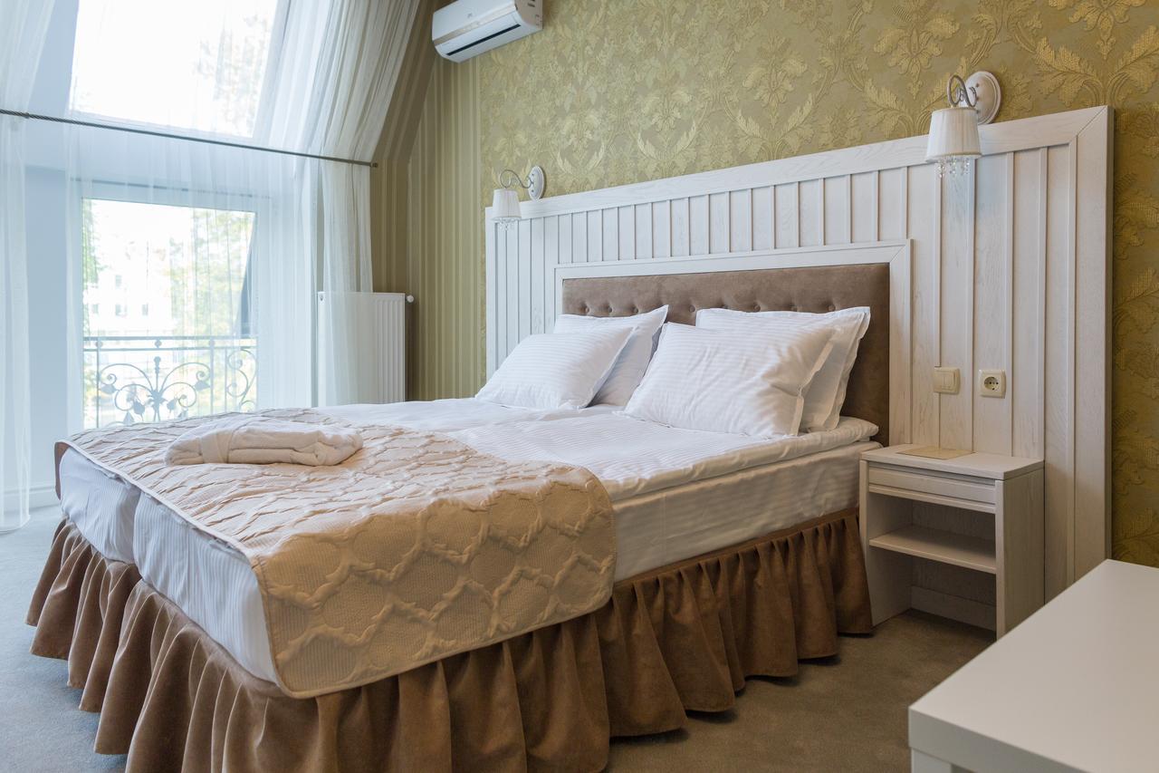 Boutique Hotel Deluxe Kamianets Podilskyi Bagian luar foto
