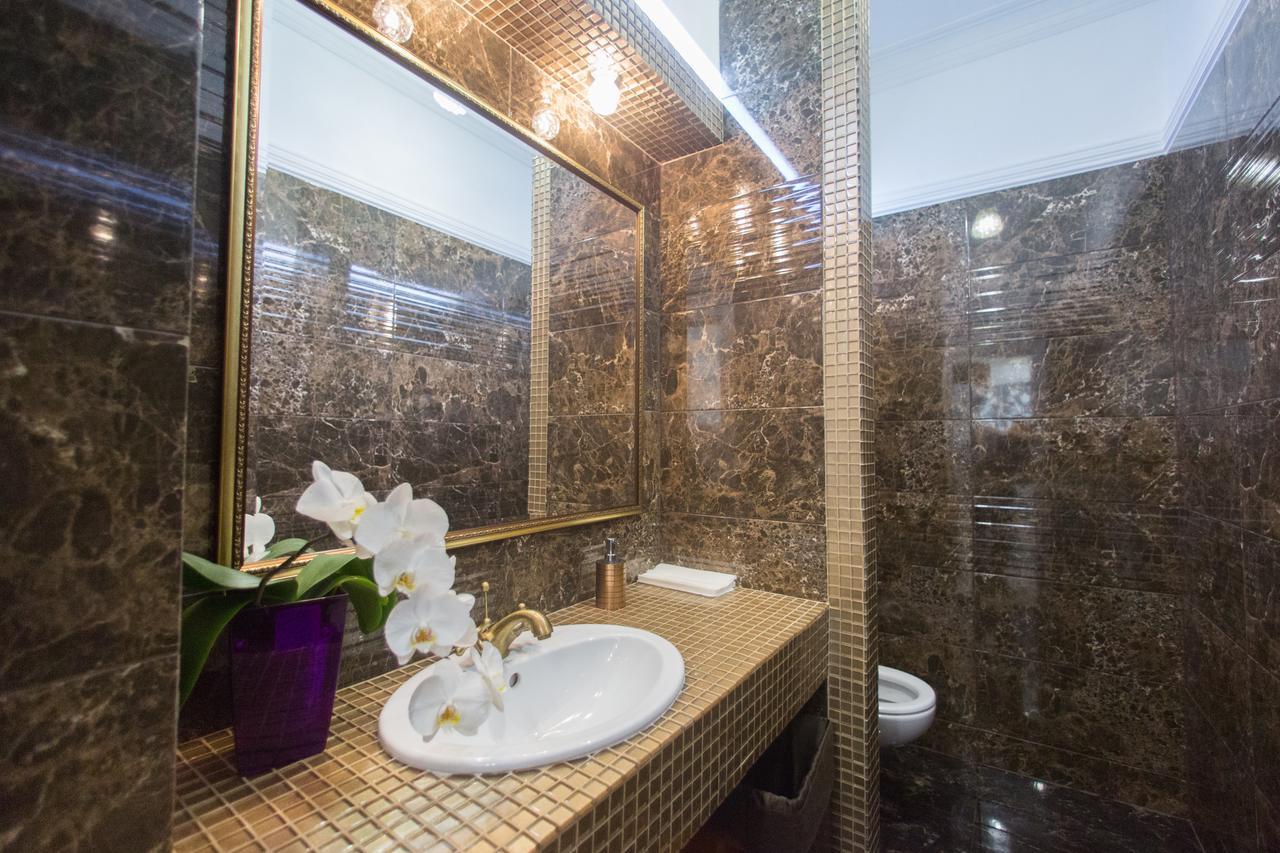 Boutique Hotel Deluxe Kamianets Podilskyi Bagian luar foto