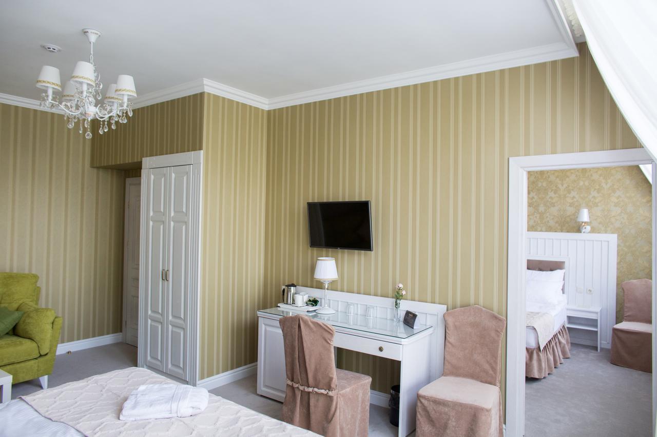 Boutique Hotel Deluxe Kamianets Podilskyi Bagian luar foto